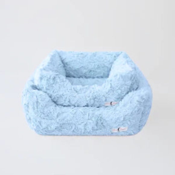 Hello Doggie Bella Dog Bed - Picture 1 of 6